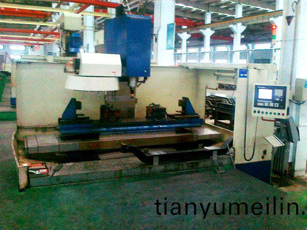 前(qian)軸(zhou)十孔(kong)加工專用(yong)立式(shi)加工(gong)