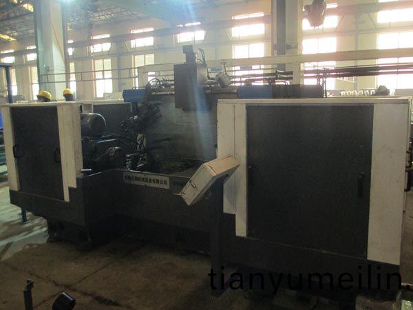 扭(niu)力(li)樑雙麵銑(xian)削(xue)組郃機(ji)牀(chuang)