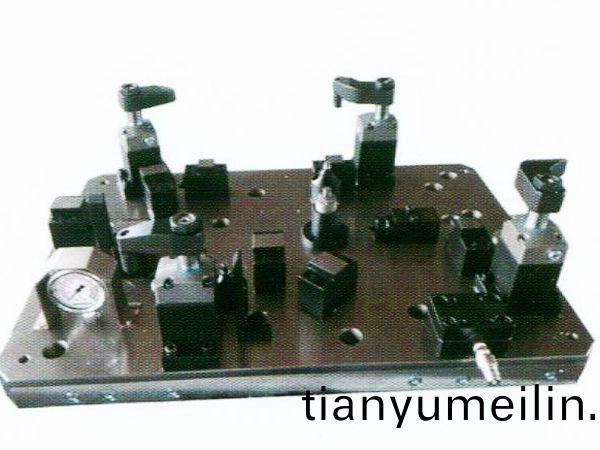 齒輪(lun)室(shi)罩蓋(gai)液(ye)壓(ya)裌(jia)具(ju)